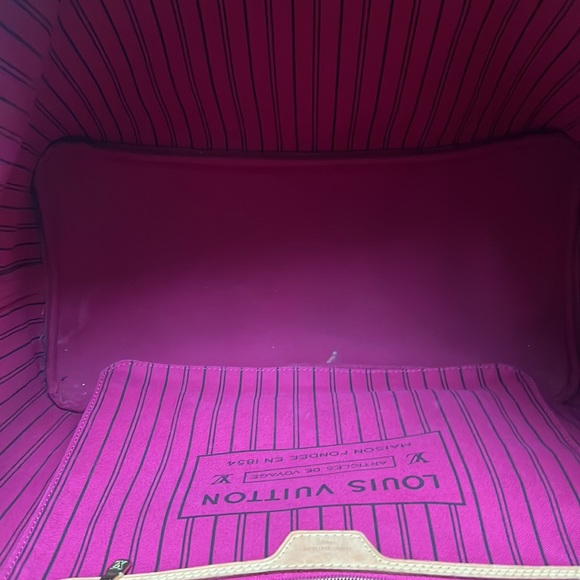 Gorgeous Neverfull GM in Peony - Picture 5 of 12